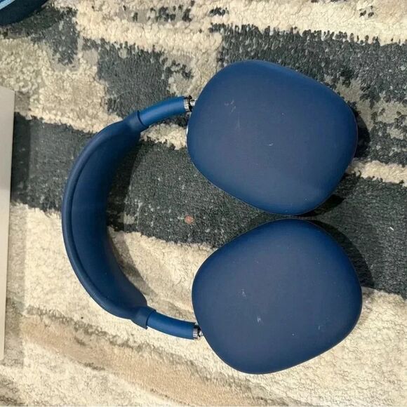 Sky Blue AirPod Pro Max barley used - Picture 10 of 14